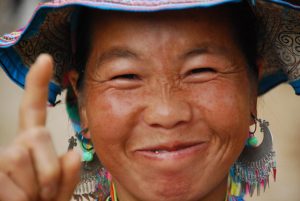 Lachende Frau von Sapa